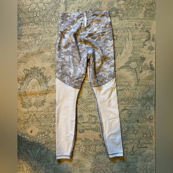 Lululemon Size 8 Grey and White Perforated Mesh Leggings 28” Zipper Waist - Picture 3 of 9